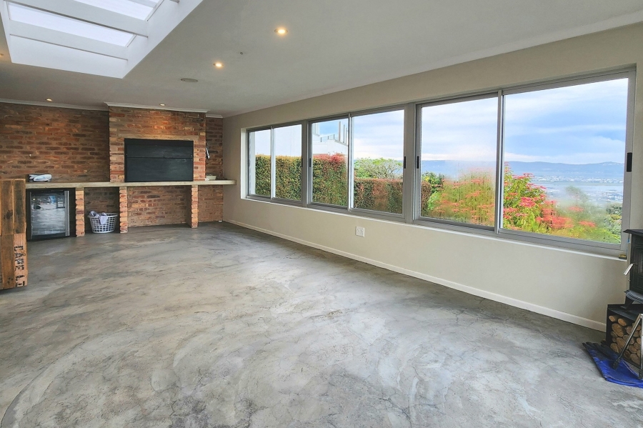 To Let 3 Bedroom Property for Rent in Heuwelkruin Western Cape